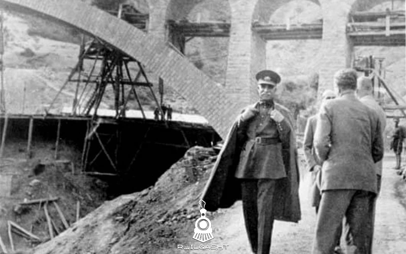 بازدید رضا شاه از پل سرخ آباد