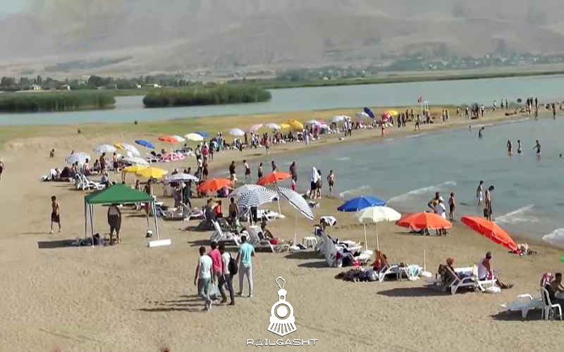 تفریحات دریاچه وان