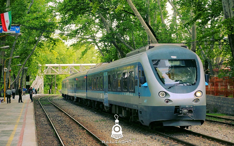 ایستگاه راه اهن درود