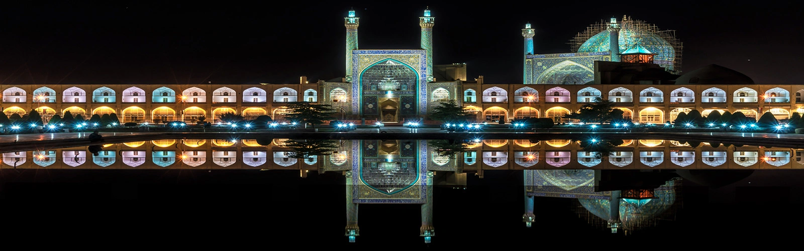 نمای مسجد امام در شب