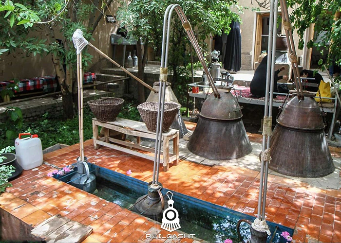 مراسم سنتی گلابگیری کاشان