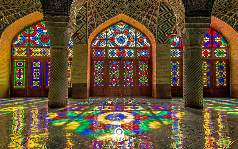 مسجد نصیرالملک شیراز یا مسجد صورتی